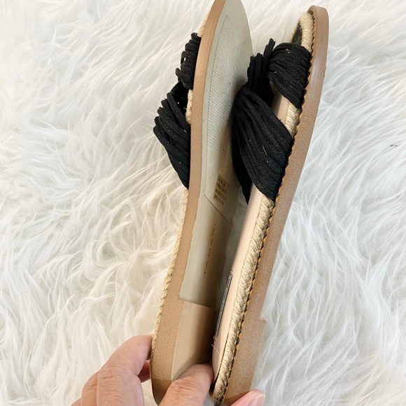 Tahari Women’s Size 10 Black “Cailyn” Slide Sandals Espadrille Strappy Flat - Picture 3 of 5